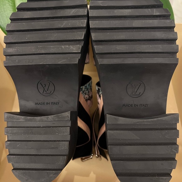 Louis Vuitton snake print Leather Sandals - Picture 5 of 7